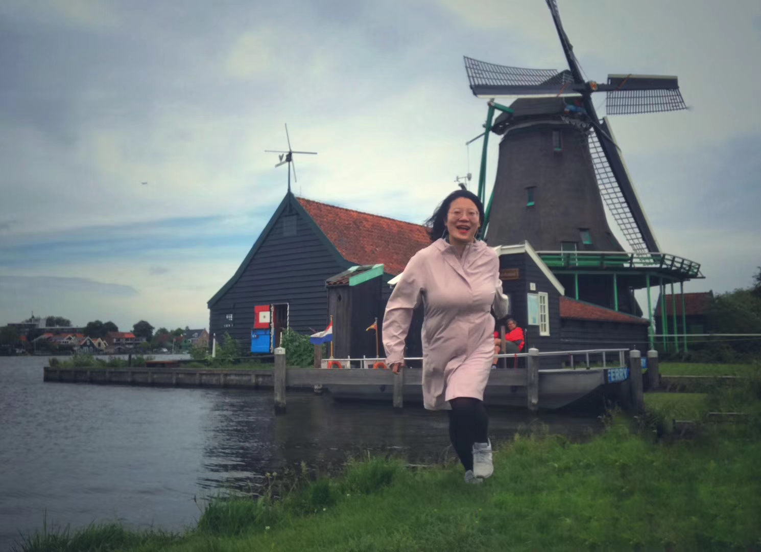 Amsterdam, running toward the windmills